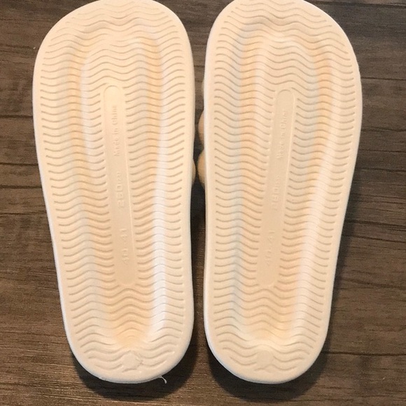 Women’s soft foam bubble slides in white - Picture 6 of 6